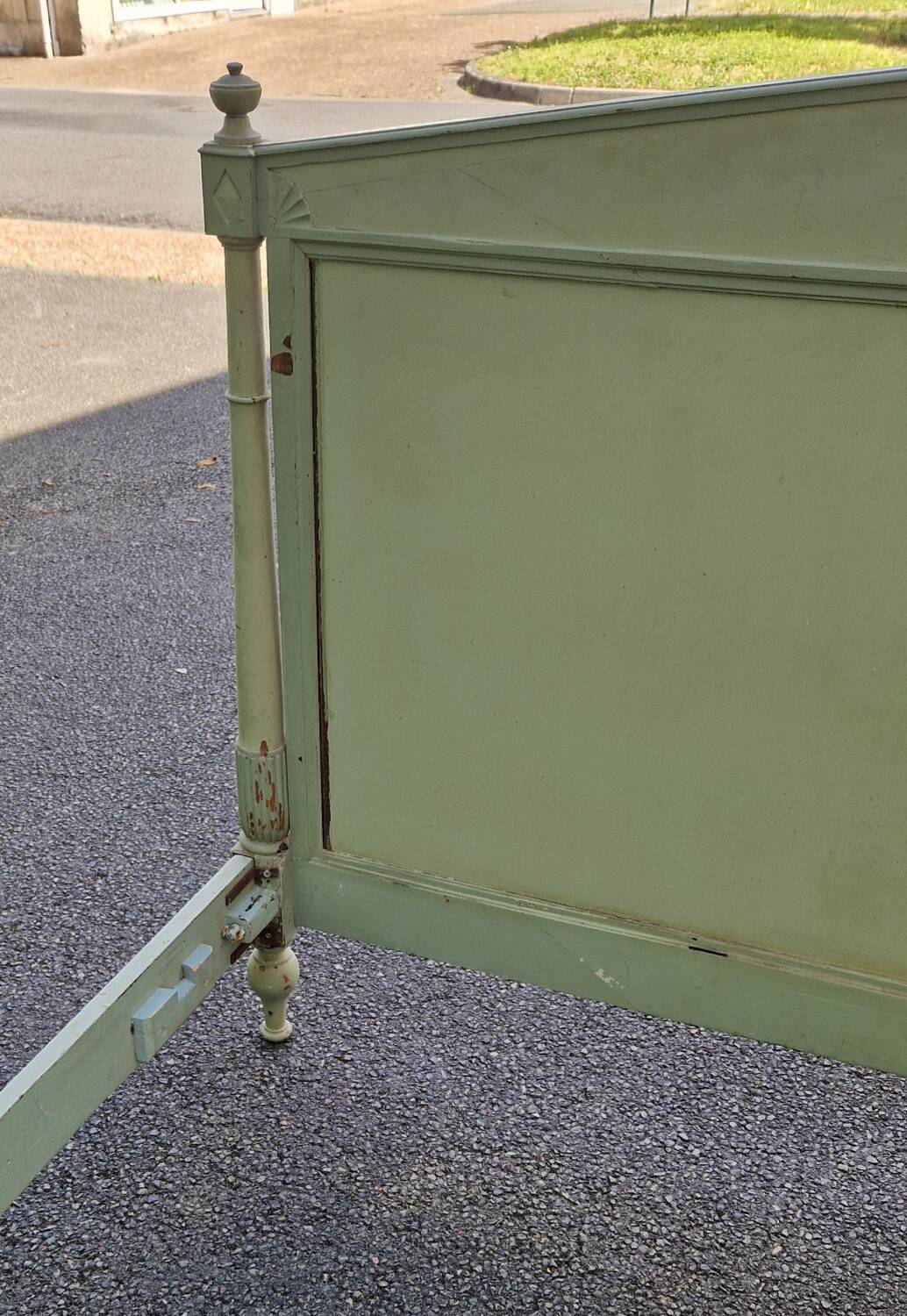 Lacquered Directory bed