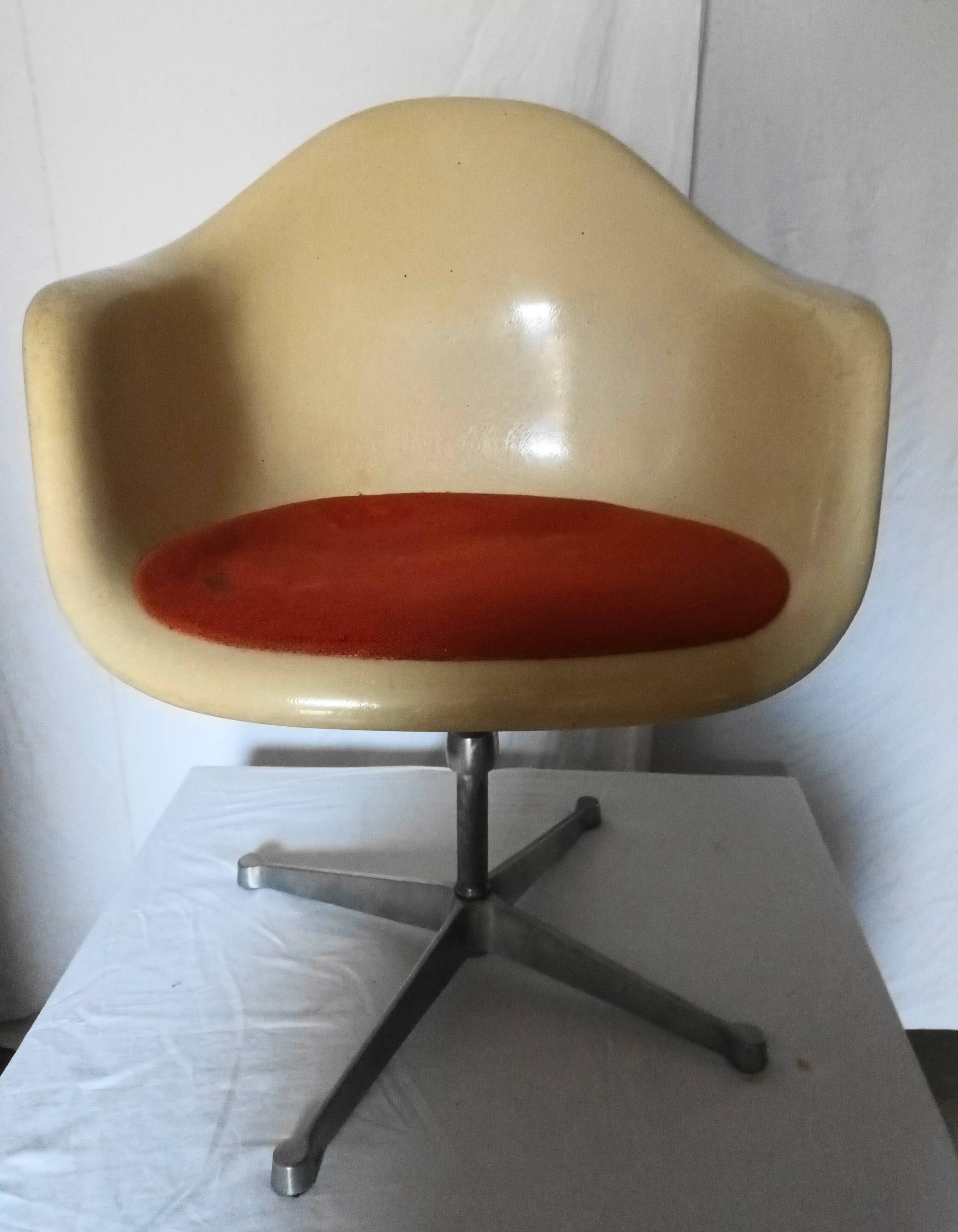 Fauteuil de bureau de Charles et Ray Eames pour Herman Miller des années 60