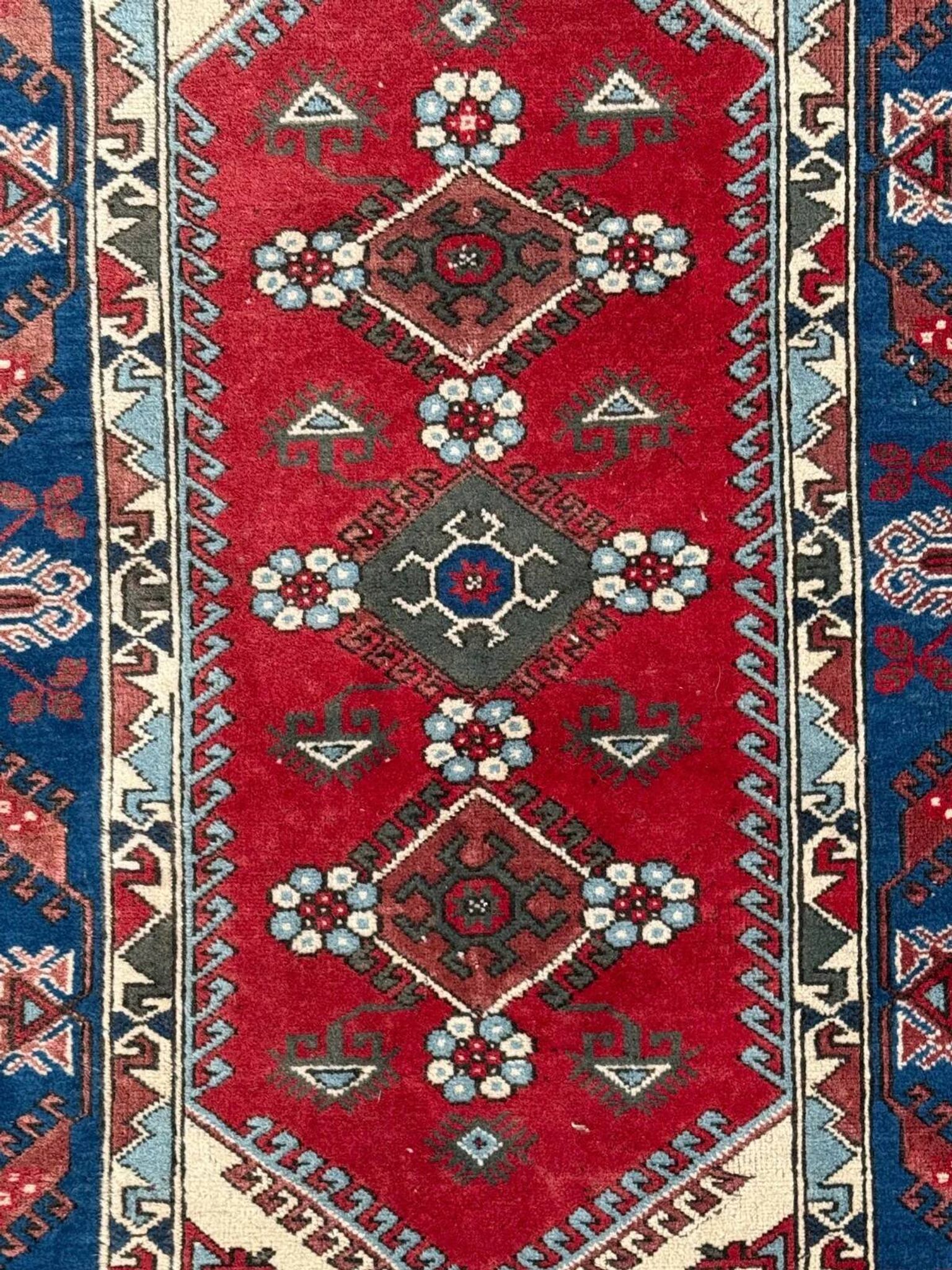 Turkish tribal rug natural dyes 200x120 cm vintage Turkish carpet 2521