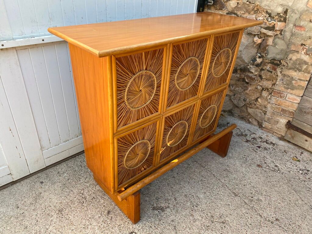 Wooden counter bar and rattan wicker decorations years 50/60