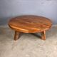 Table basse en chêne brutaliste à trois pieds