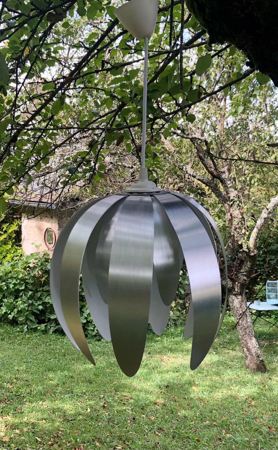 Suspension métal Space age