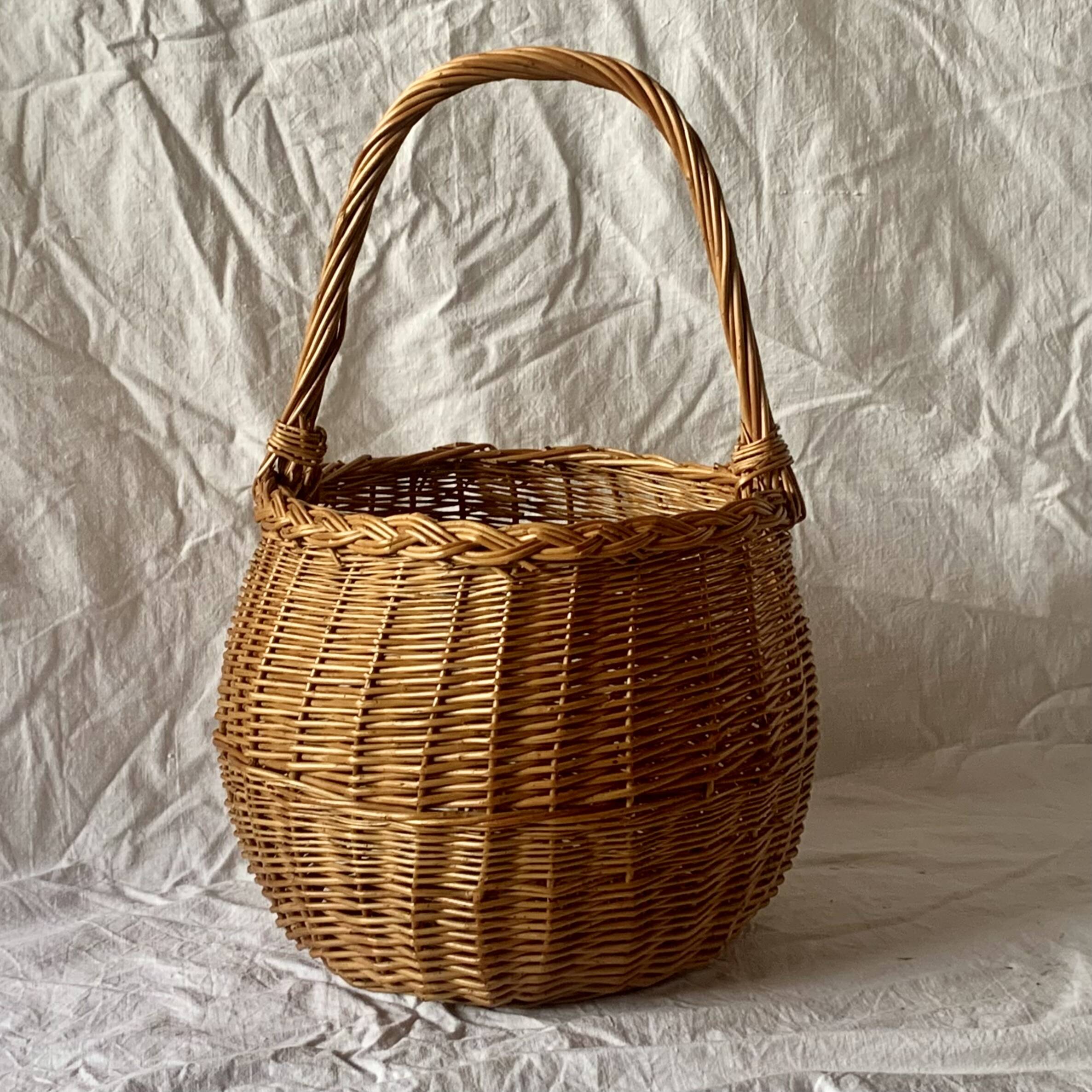 Vintage woven wicker round basket