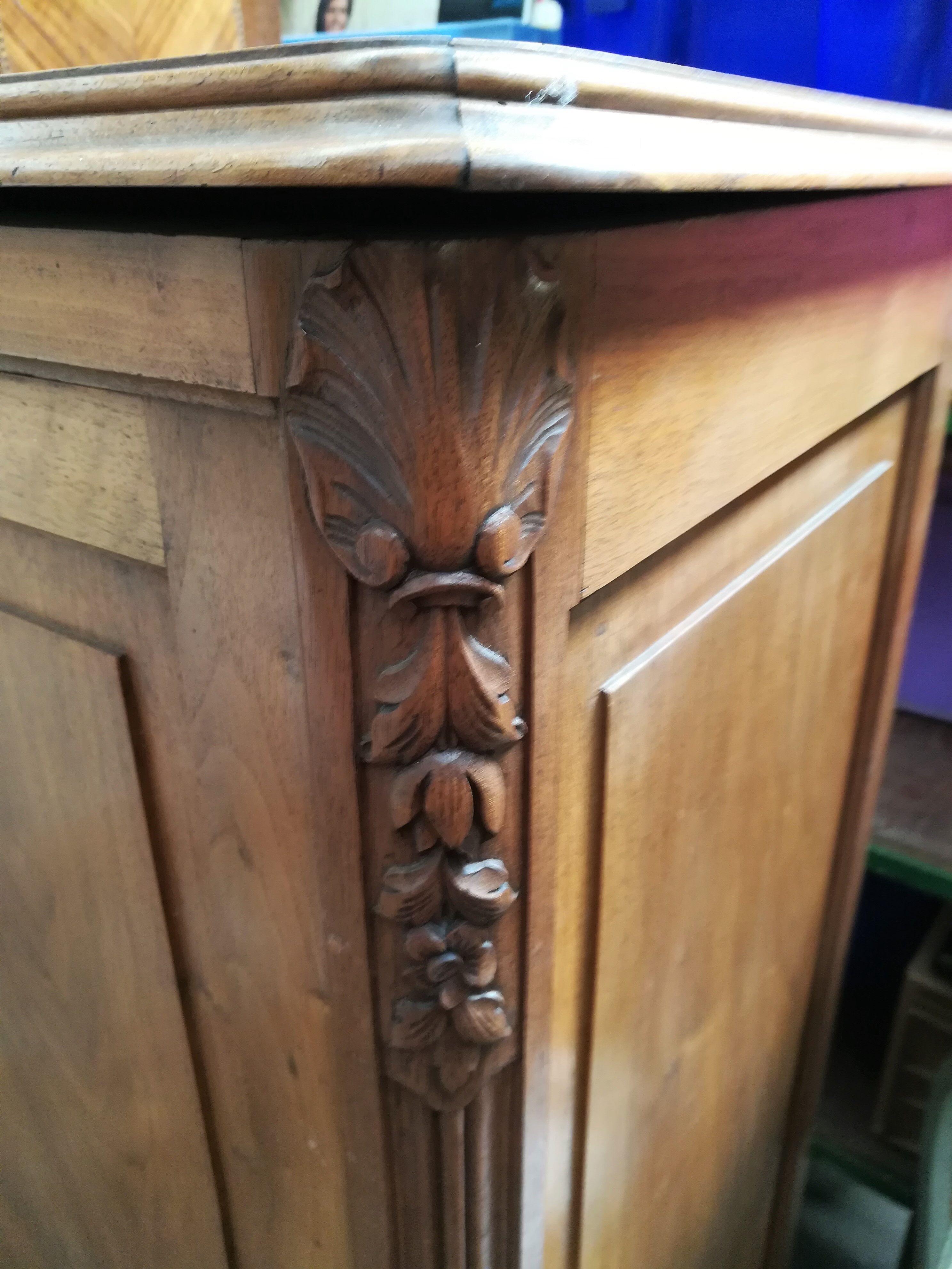 Small cupboard style Louis XV Walnut