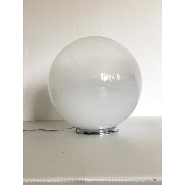 Contemporary scenographic murano vanished-white murano glass table lamp in 70's style