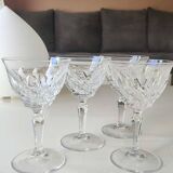 Lot 4 x White wine glasses with flared necks. Crisscross/water drop patterns..