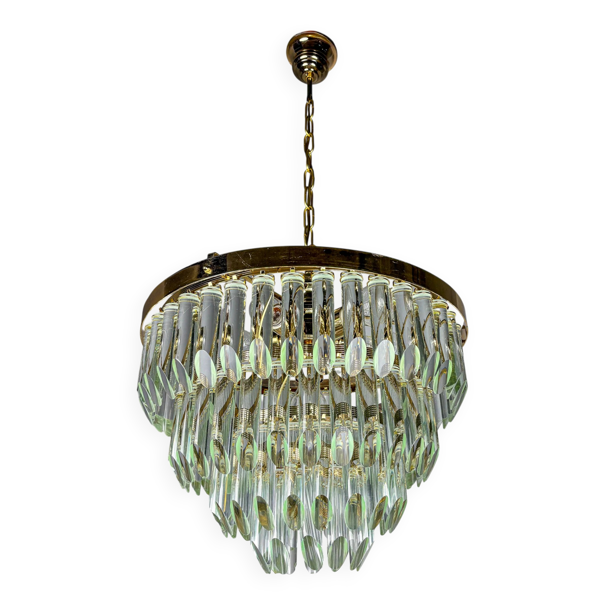 Lustre en verre taillé Murano à quatre niveaux par Venini, Italie, années 1970.