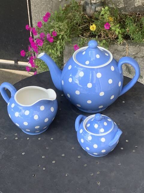 Lavender blue earthenware tea service with white polka dots from Digoin Sarreguemines.