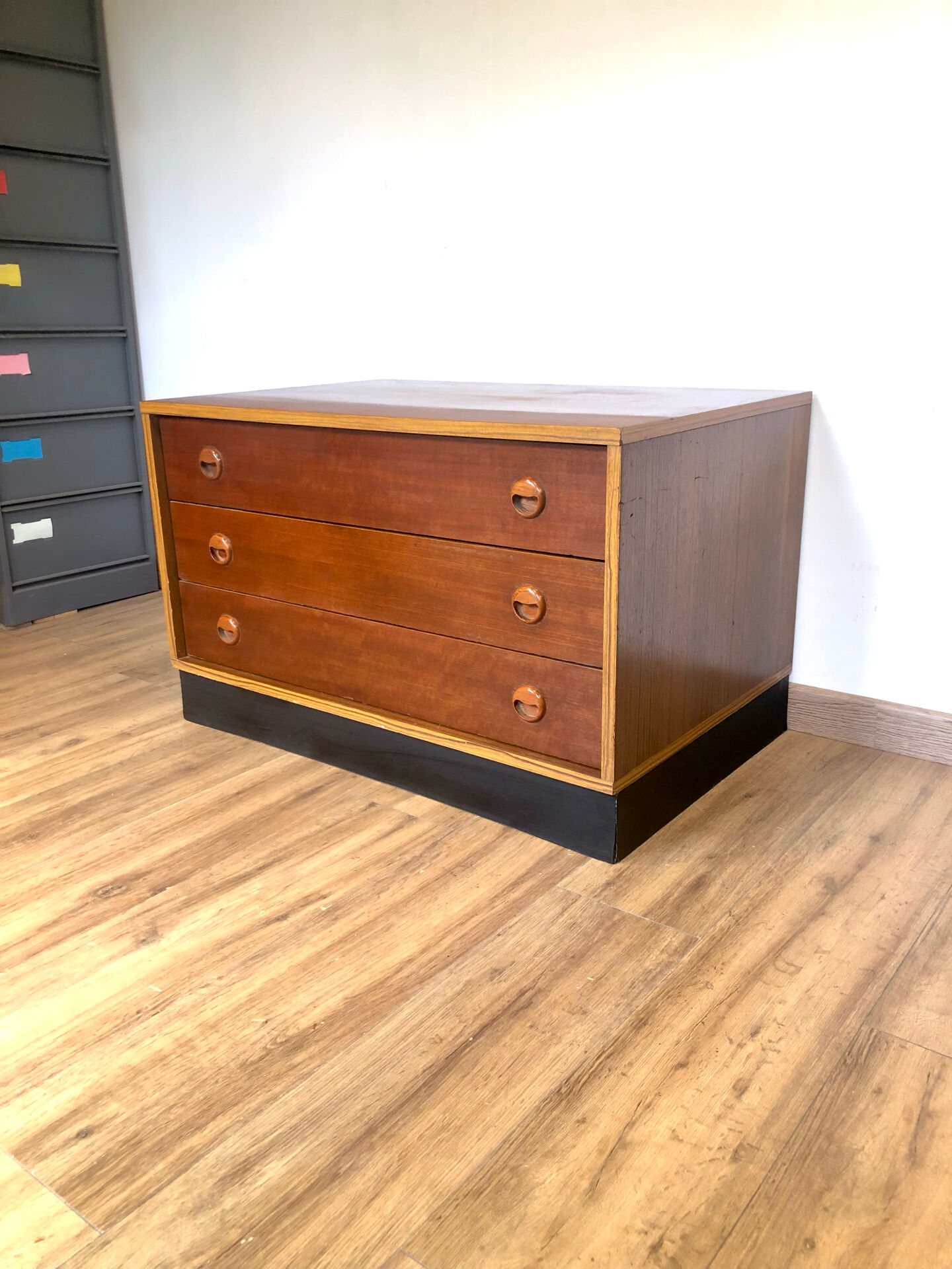 Low chest of drawers