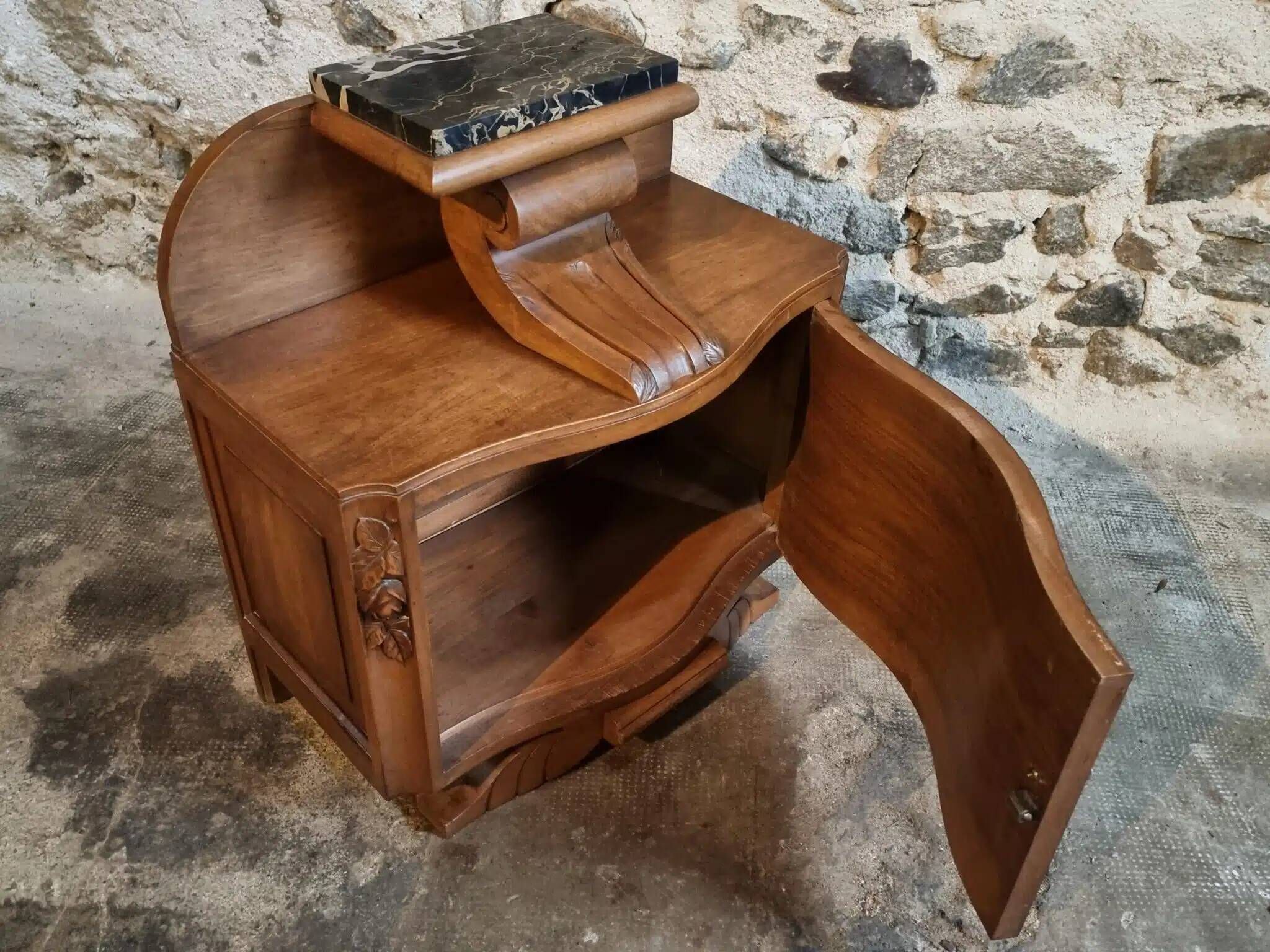 Table de chevet Art Déco française avec dessus en marbre, vers 1930