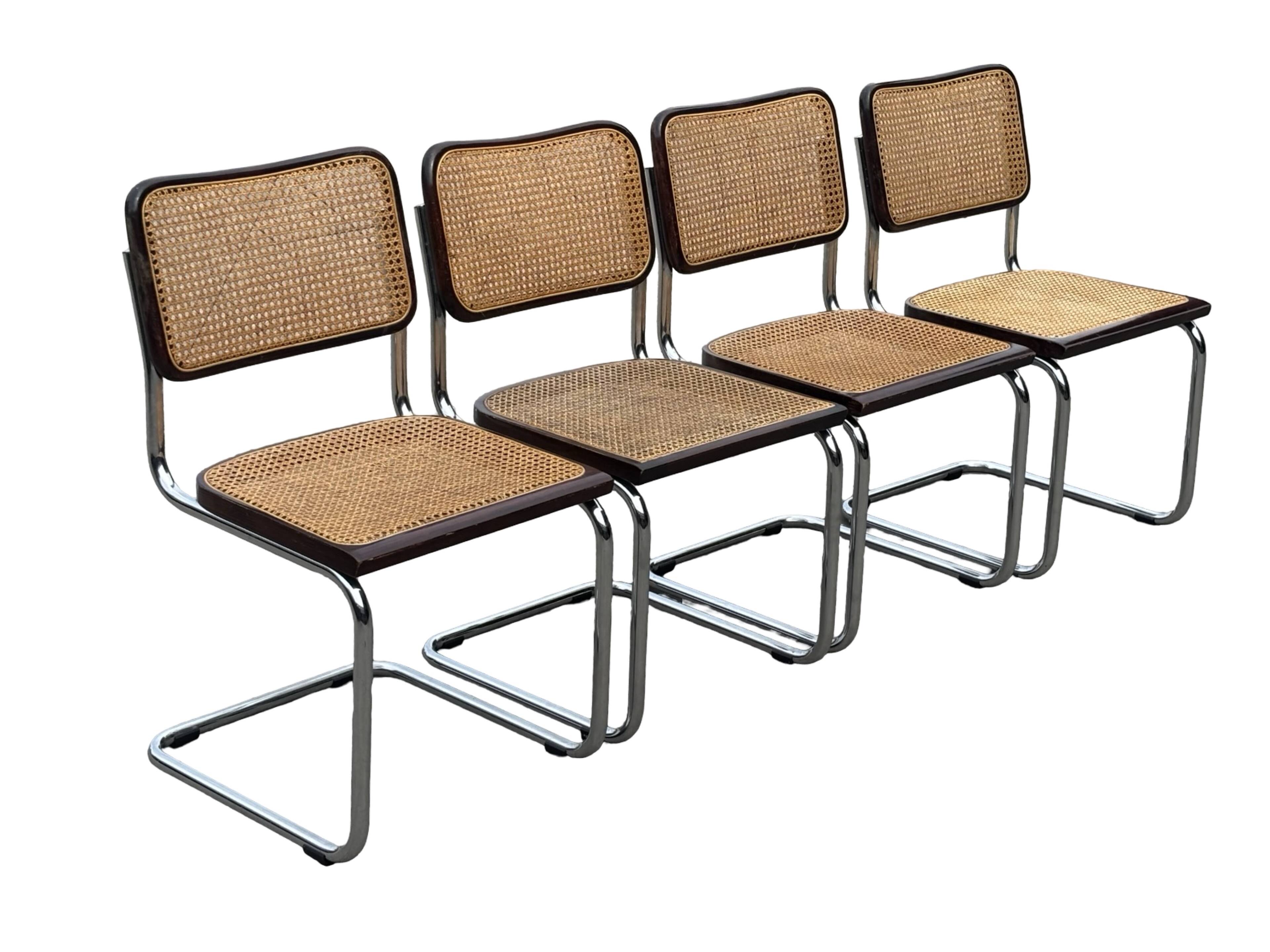 Ensemble de 4 chaises Cesca B32 conçues par Marcel Breuer, cadre marron foncé.