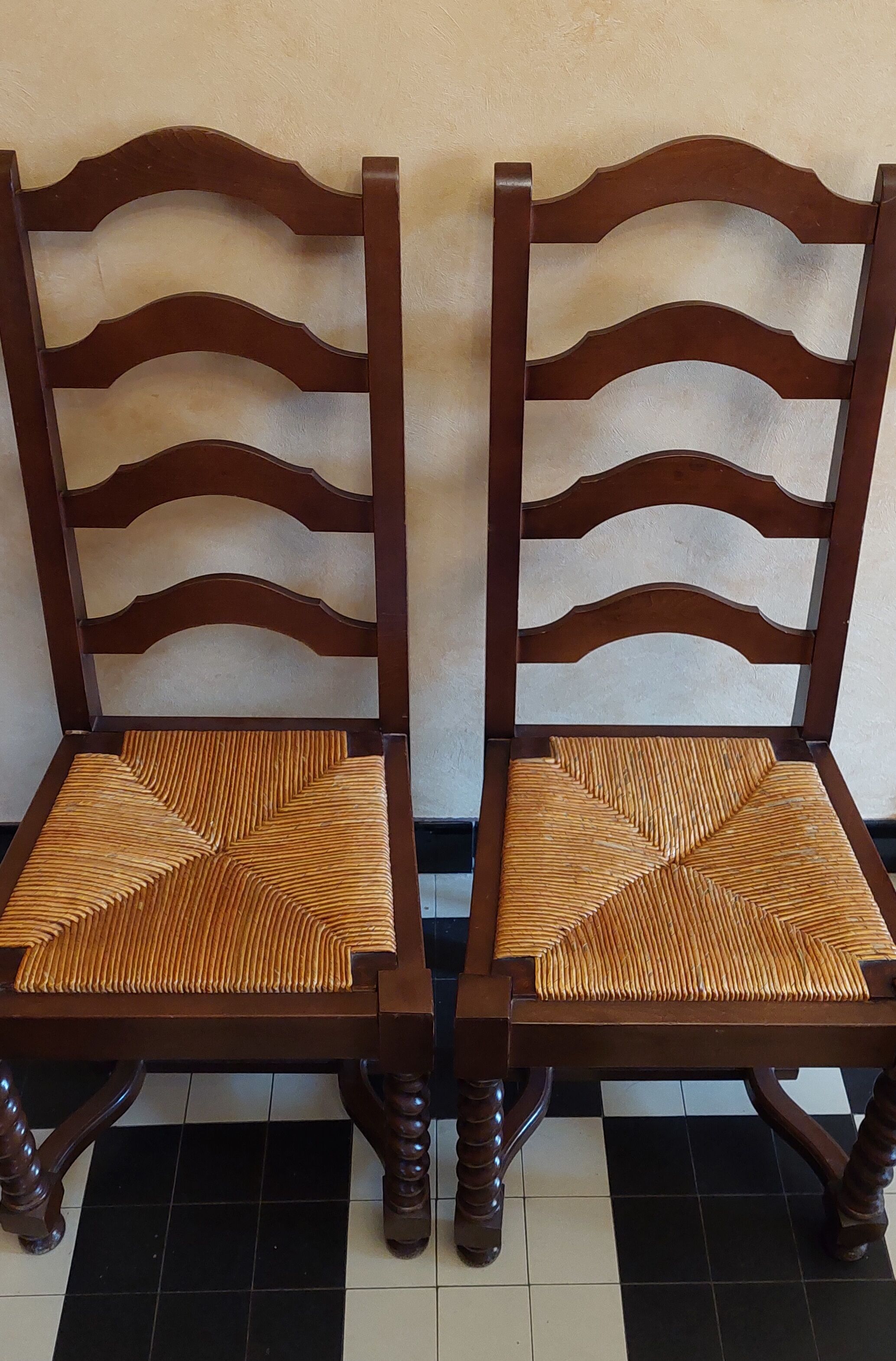 Set of 4 dining chairs Louis XIII style