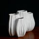 Vase blanc en céramique design Sia