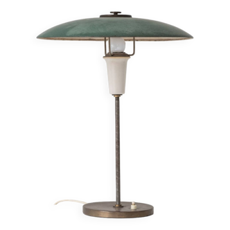 Jolie lampe de table du Danemark, conçue et fabriquée dans les années 1960.
