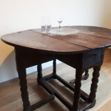 Table ovale à deux battants chêne foncé Angleterre début XVIII ième