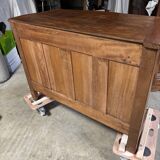Walnut chest of drawers