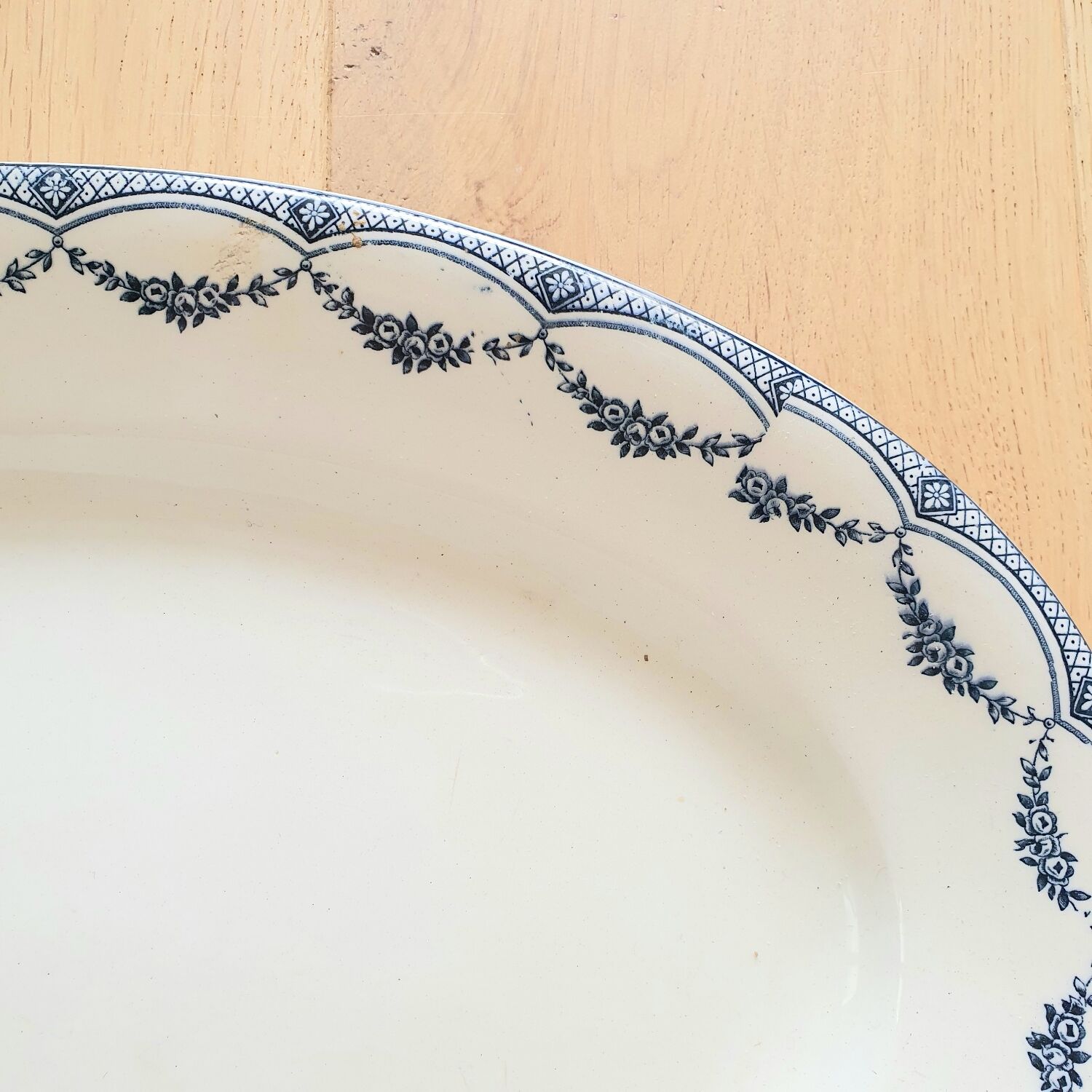 Plate on base Terre de Fer Petit Trianon