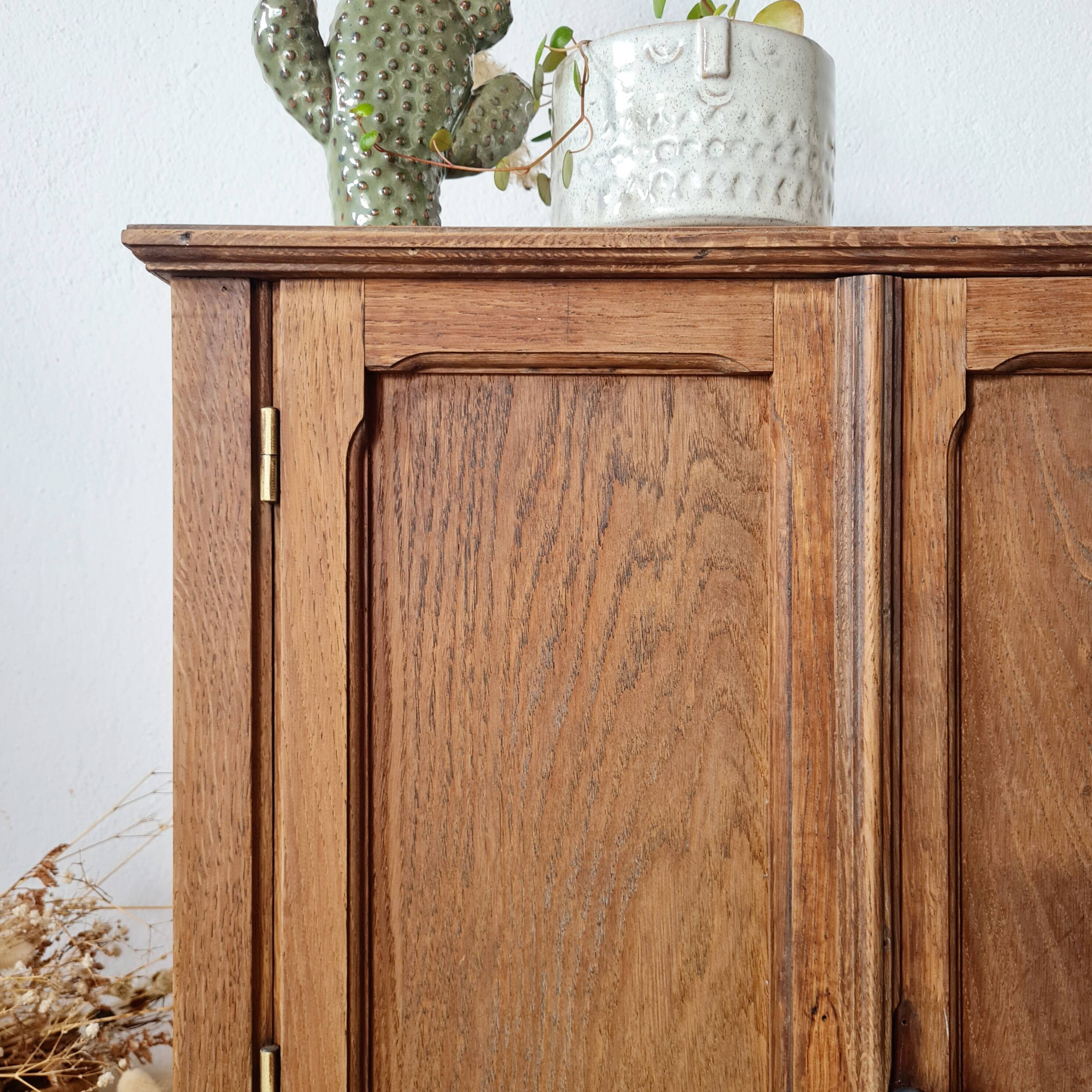 Small Parisian oak wardrobe with its porcelain knob.