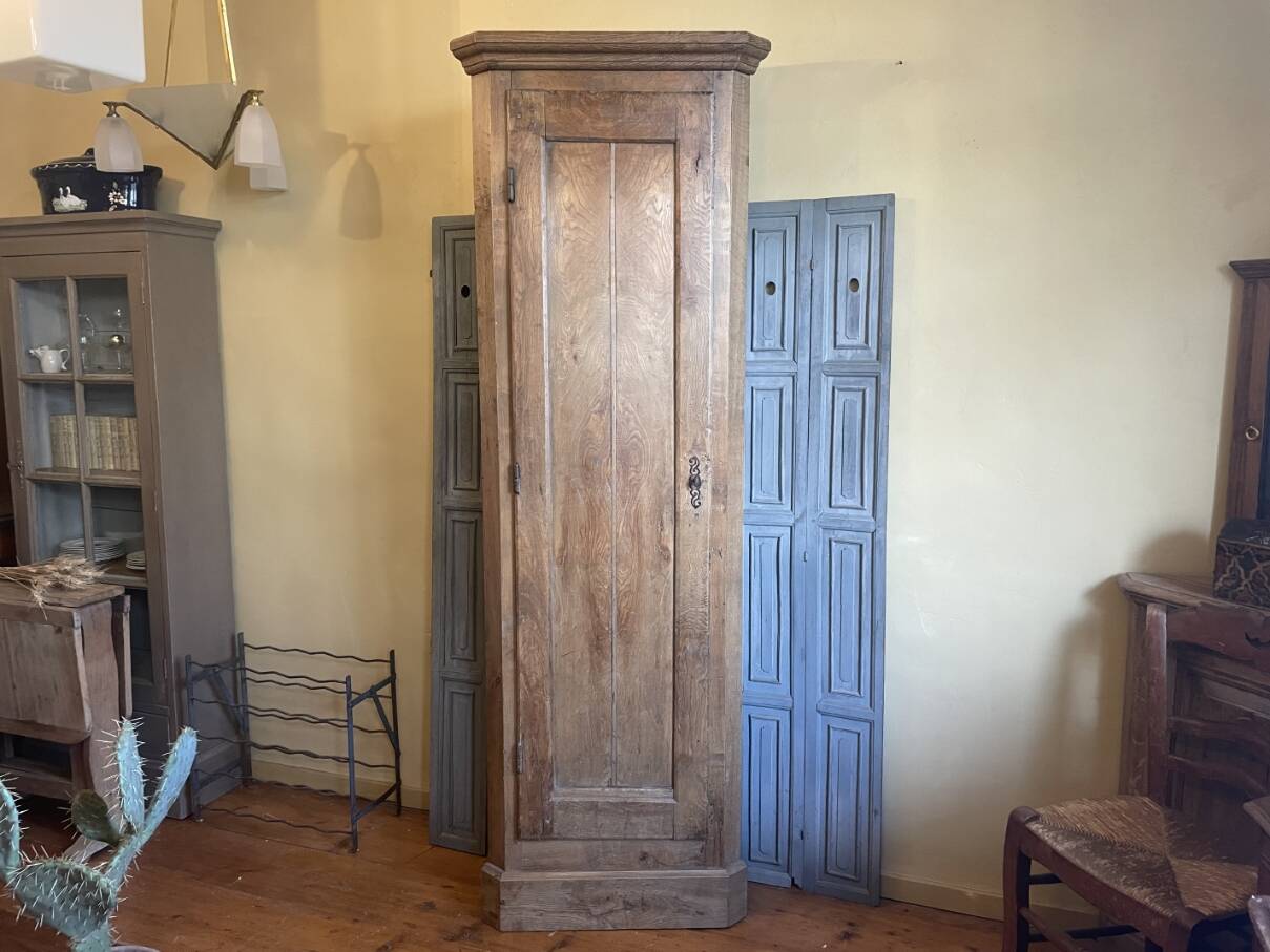 Armoire d'angle provinciale XIXe siècle noyer/chêne