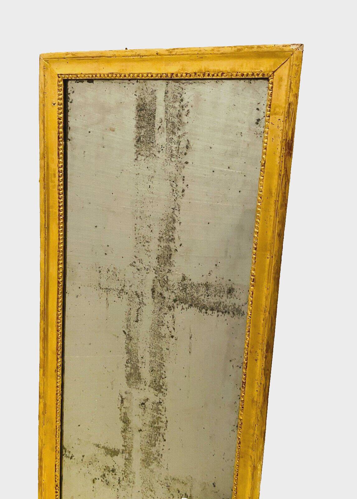 Louis XVI mirror in carved and gilded wood with leaf 18th century