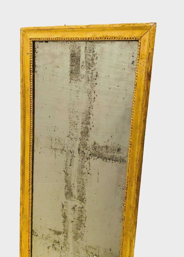 Miroir Louis XVI en bois sculpté et doré a feuille XVIII siècle