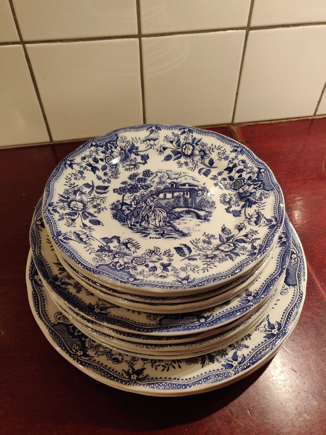 Service of antique Italian ceramic plates Promogros
