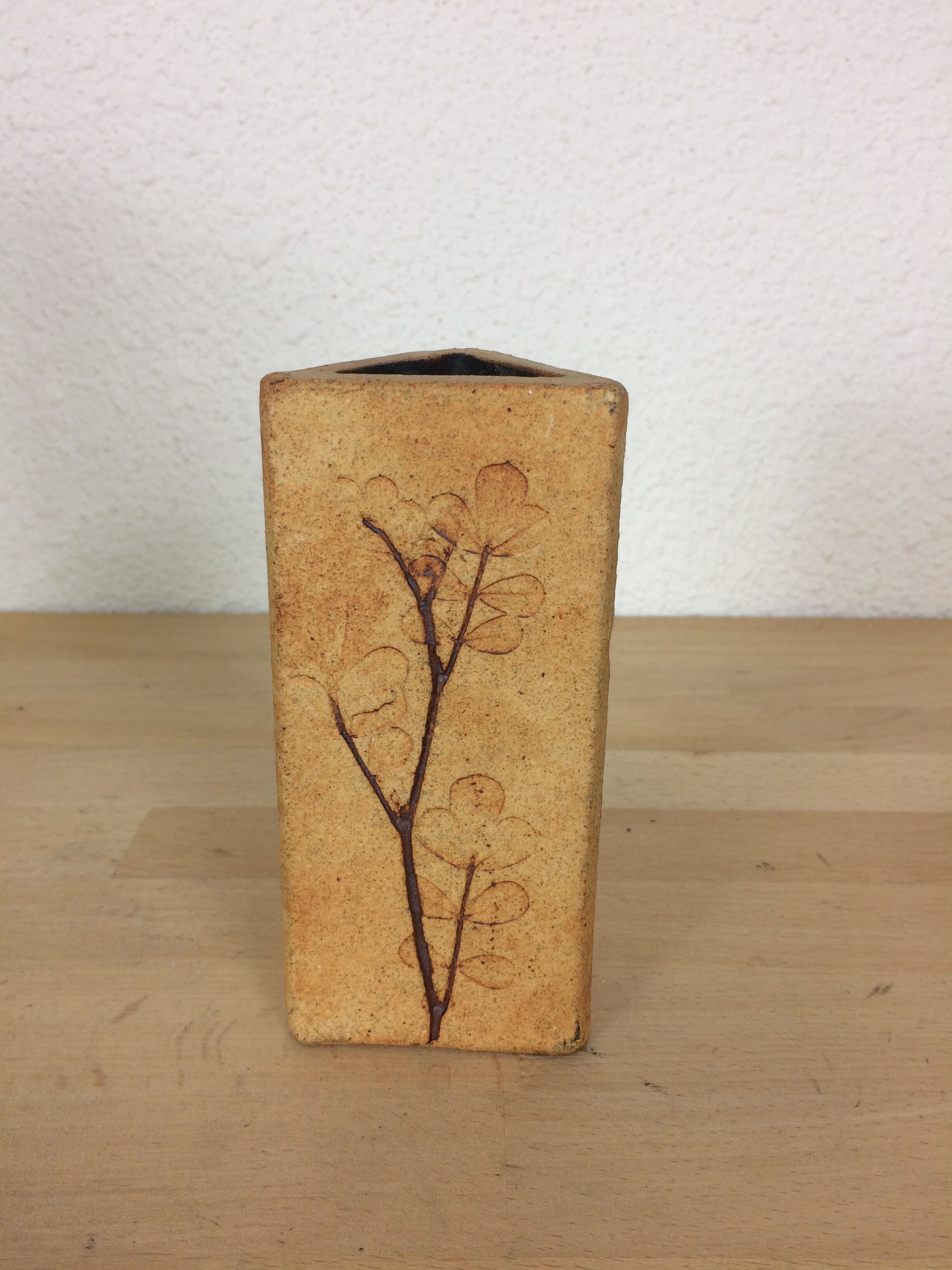 Raymonde Leduc herbarium triangular vase, ceramics