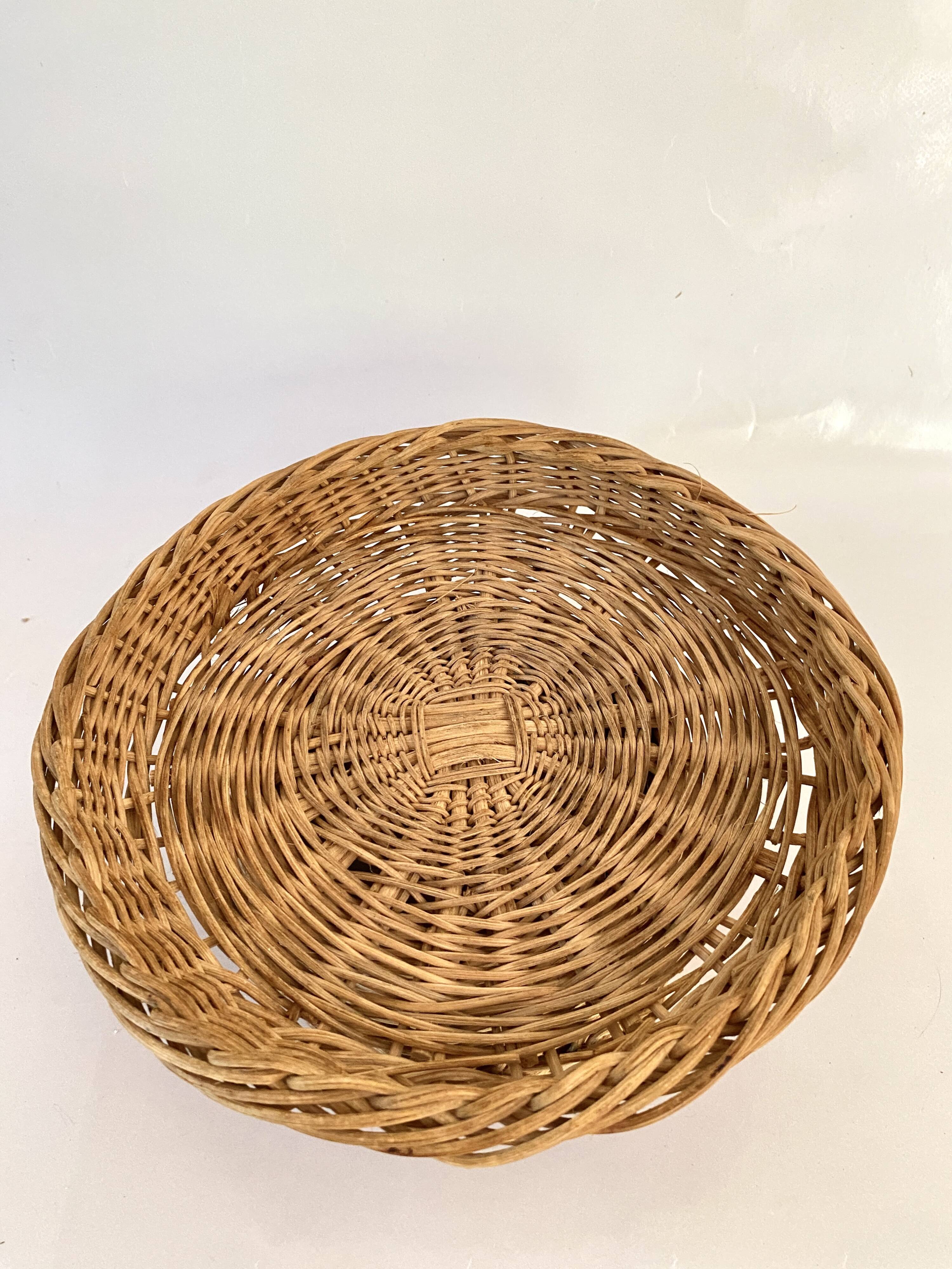 Straw dish on pedestal