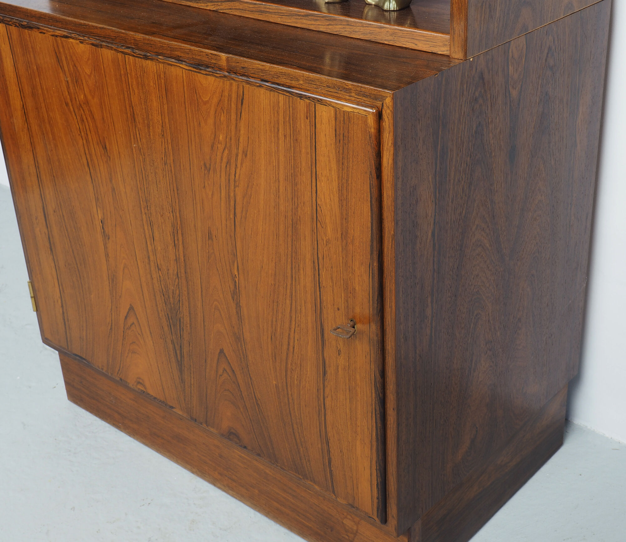 Small vintage rosewood bookcase by Carlo Jensen for Hundevad, 1960's