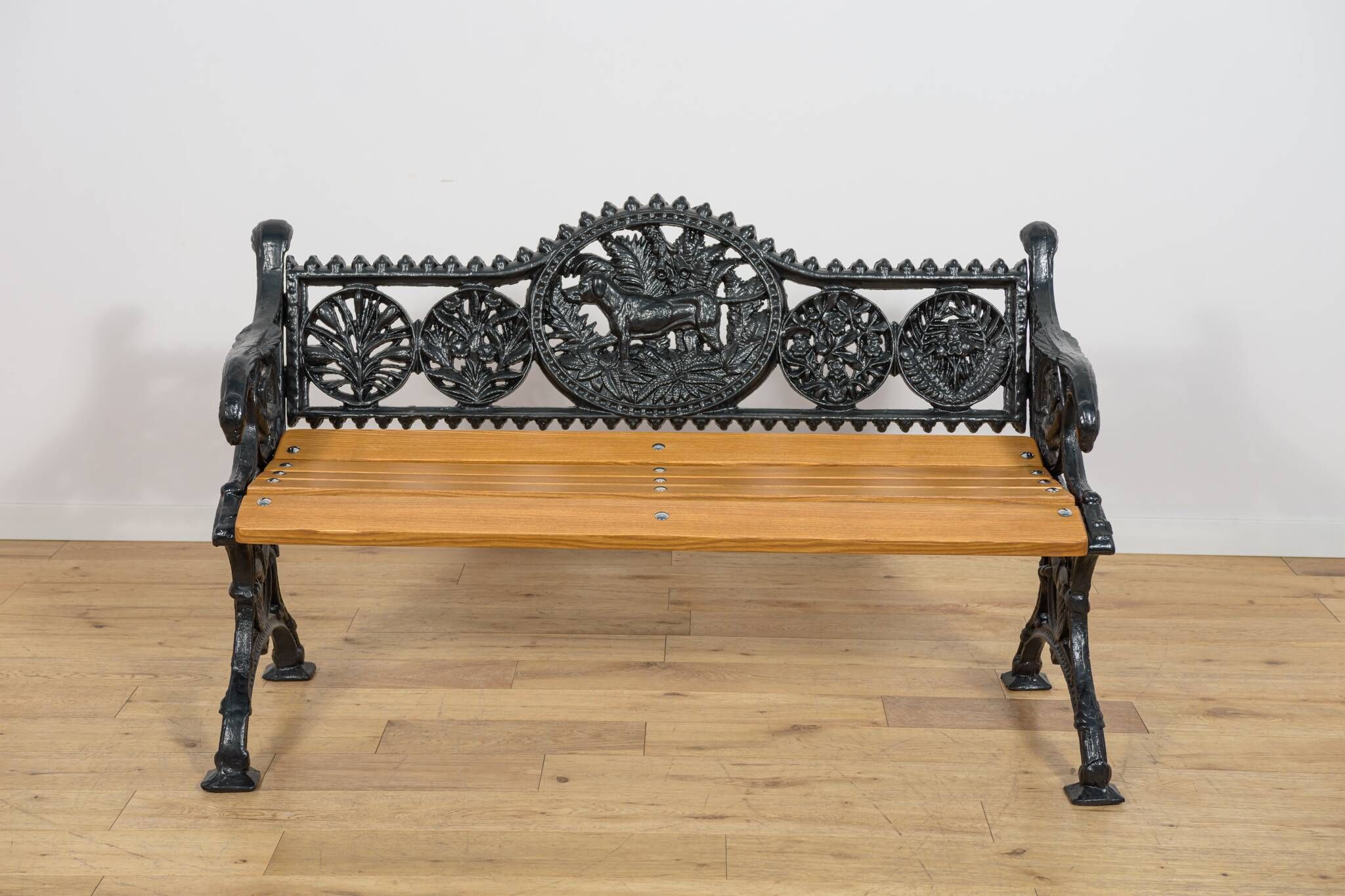 Victorian Cast Iron Garden Set – Bench and Two Armchairs, United Kingdom, Late 19th / Early 20th Century