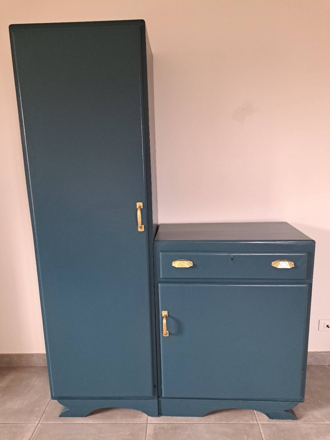 Armoire asymétrique vintage