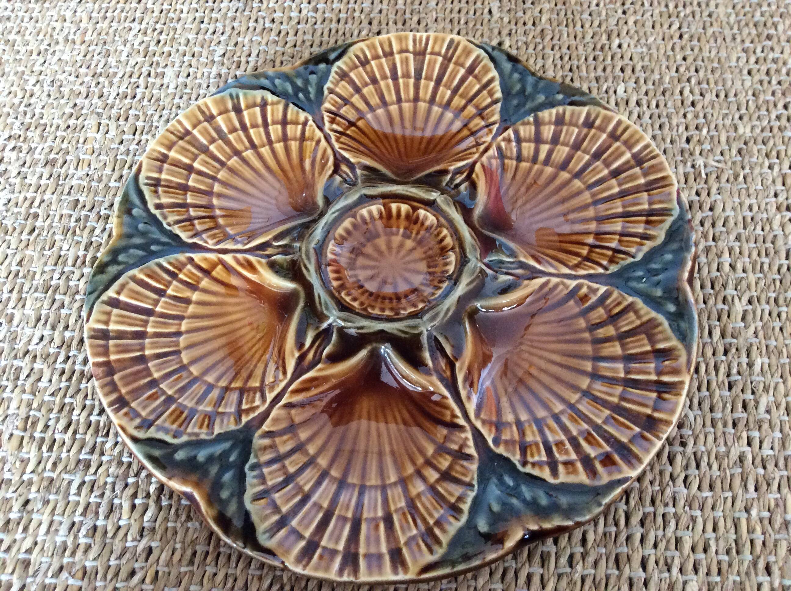 Oyster barbotine plate