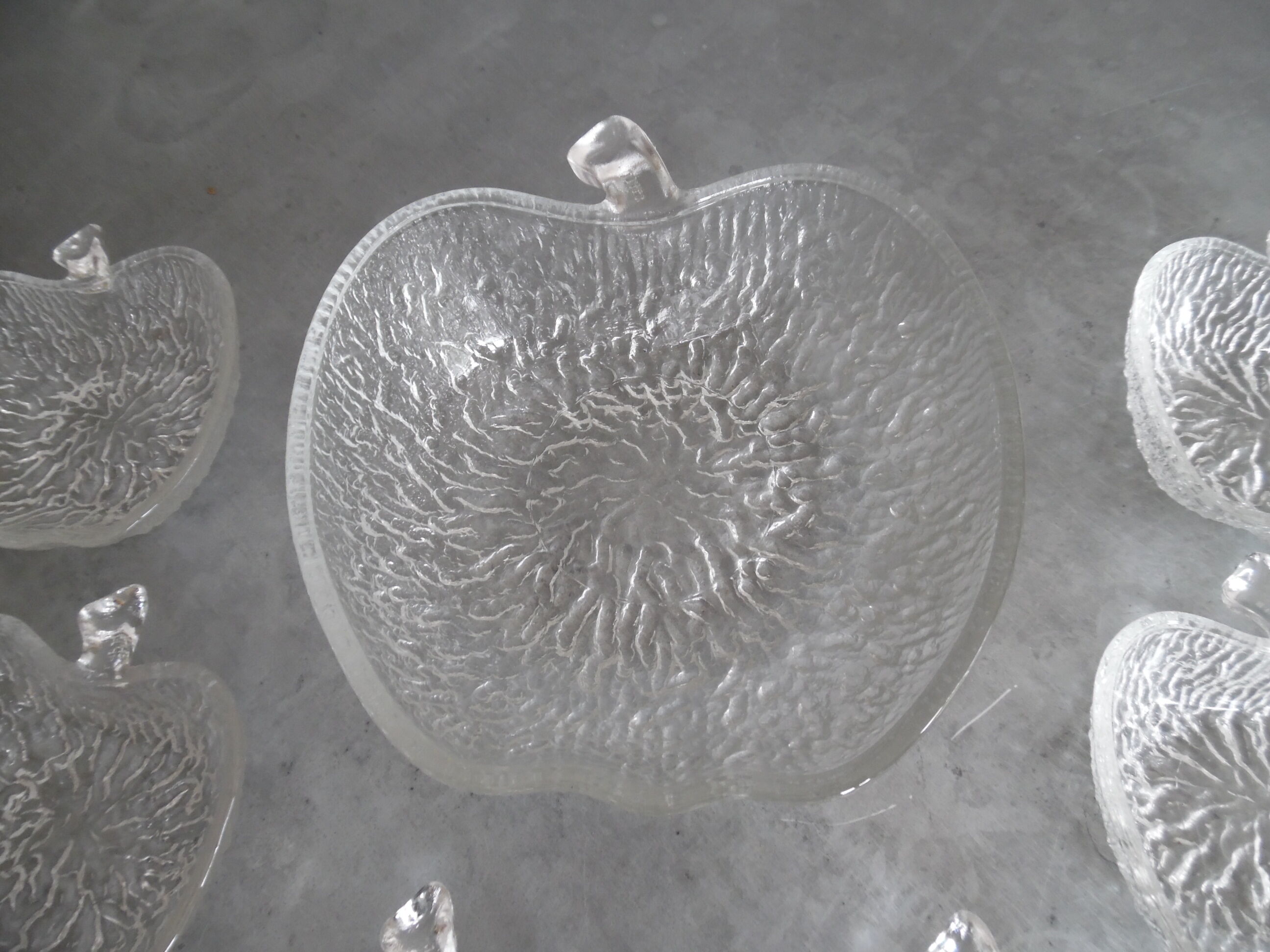 Bowl and cups Apple vintage