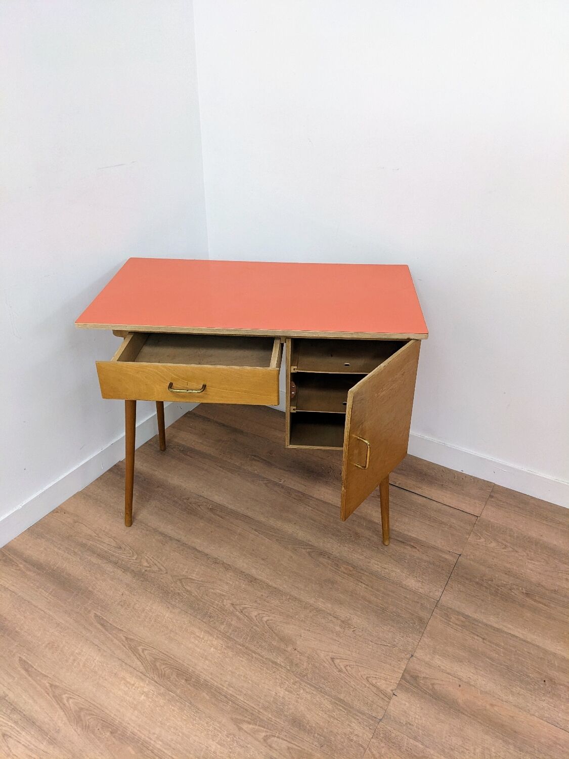Bureau vintage scandinave en bois et formica