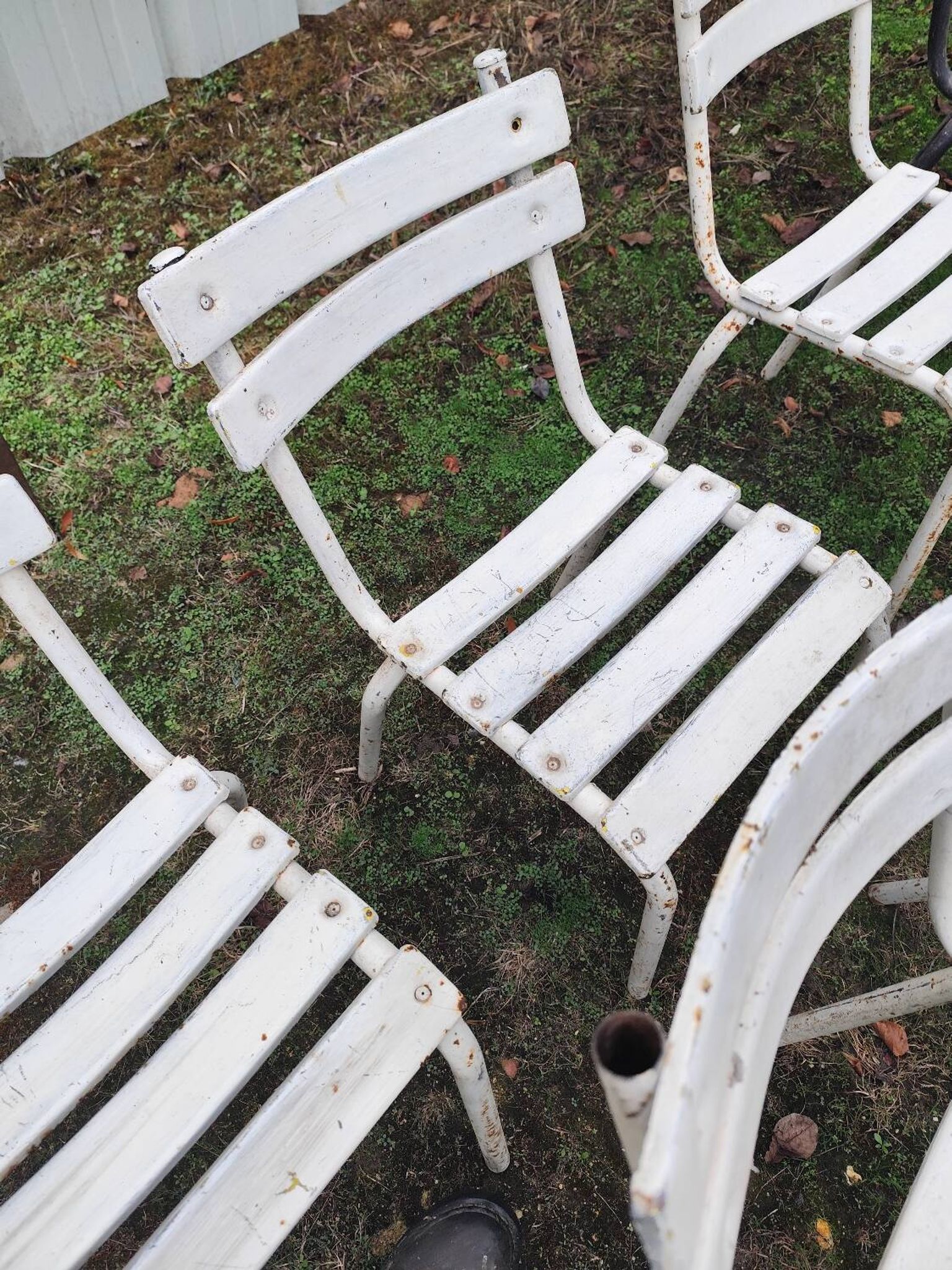 Set of 13 garden chairs made of iron slats and tubes