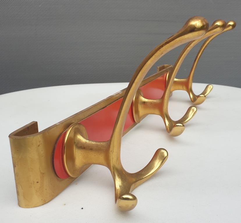 Vintage bistro coat rack with 3 patères gold and red hooks
