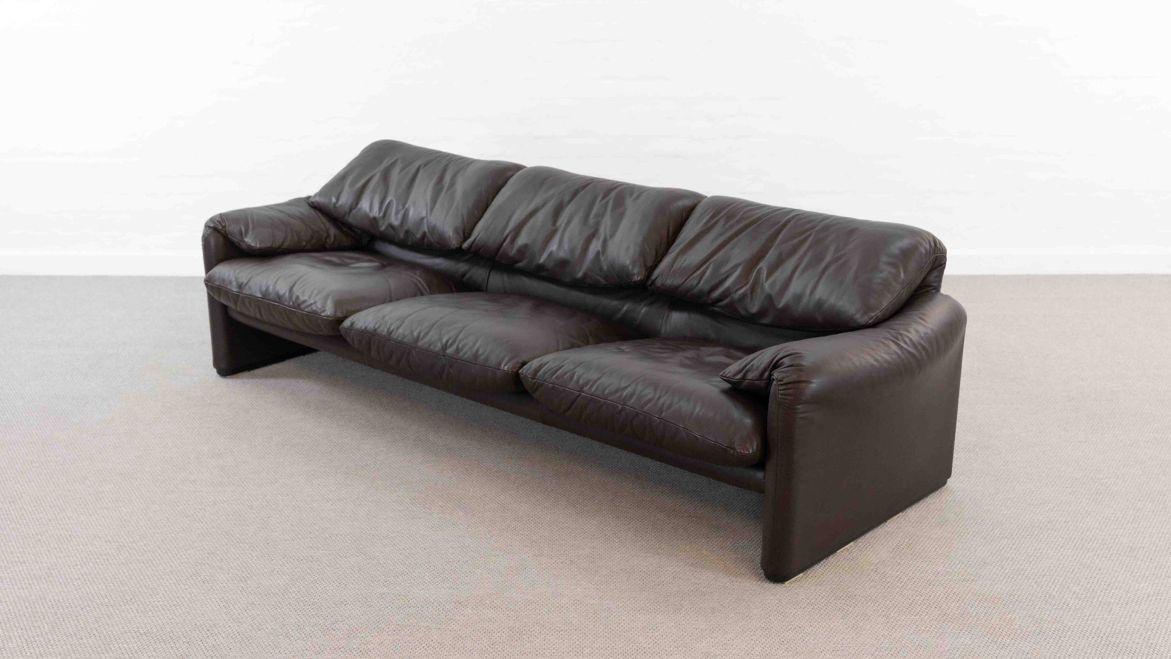 Cassina Maralunga 3seat-Sofa in darkbrown leather by Vico Magistretti