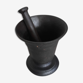 Cast iron mortar and pestle