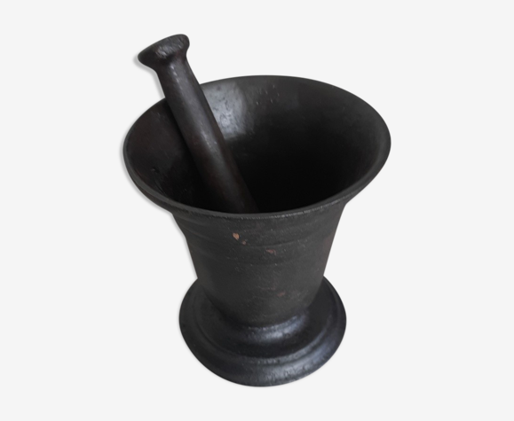 Cast iron mortar and pestle