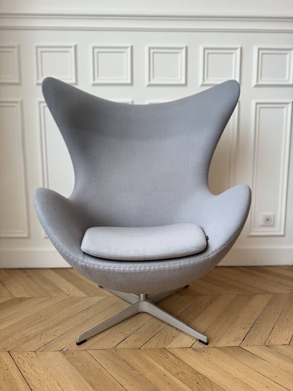 EGG CHAIR - Design Arne JACOBSEN - Edition Fritz HANSEN