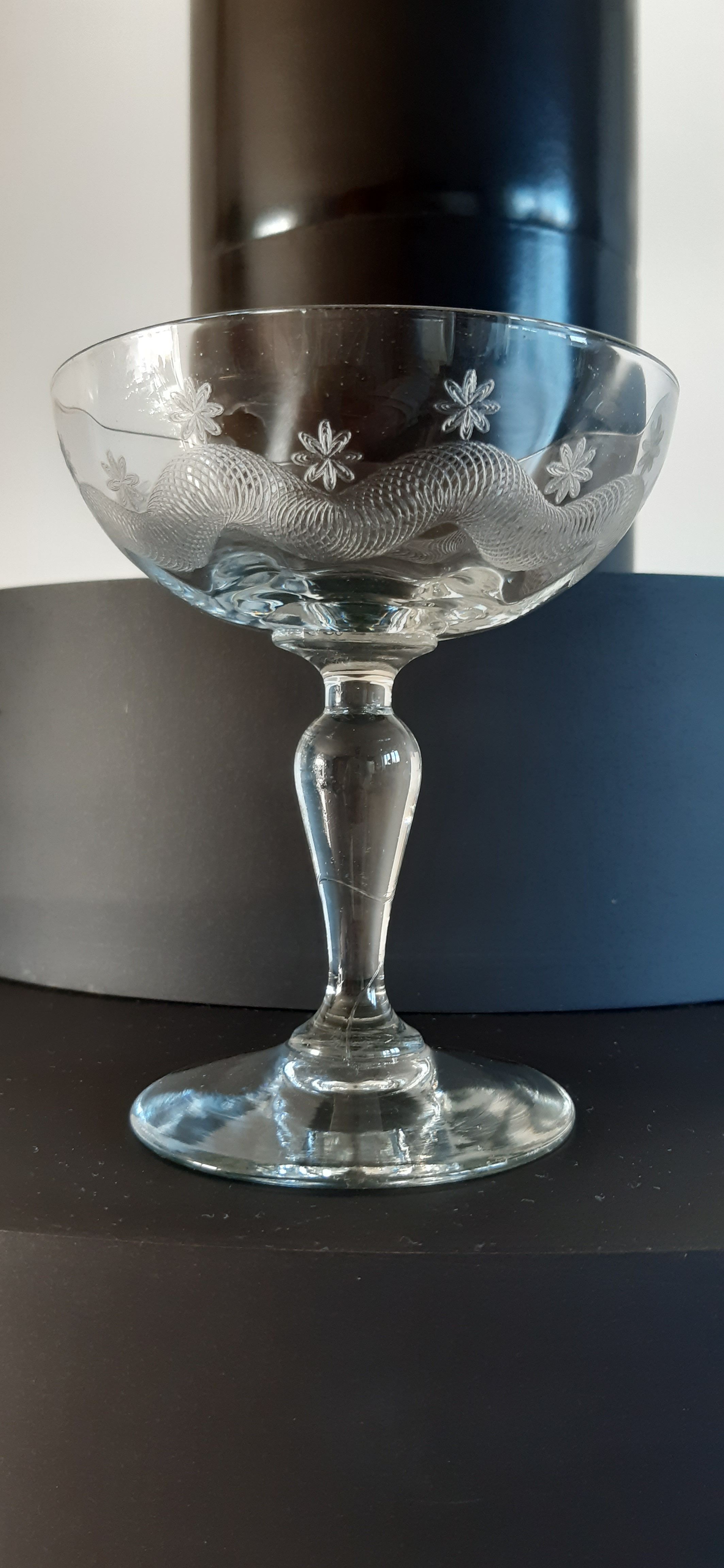 Set of 5 champagne glasses in crystal engraved early twentieth century