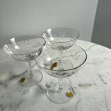3 coupes à champagne en cristal gravé