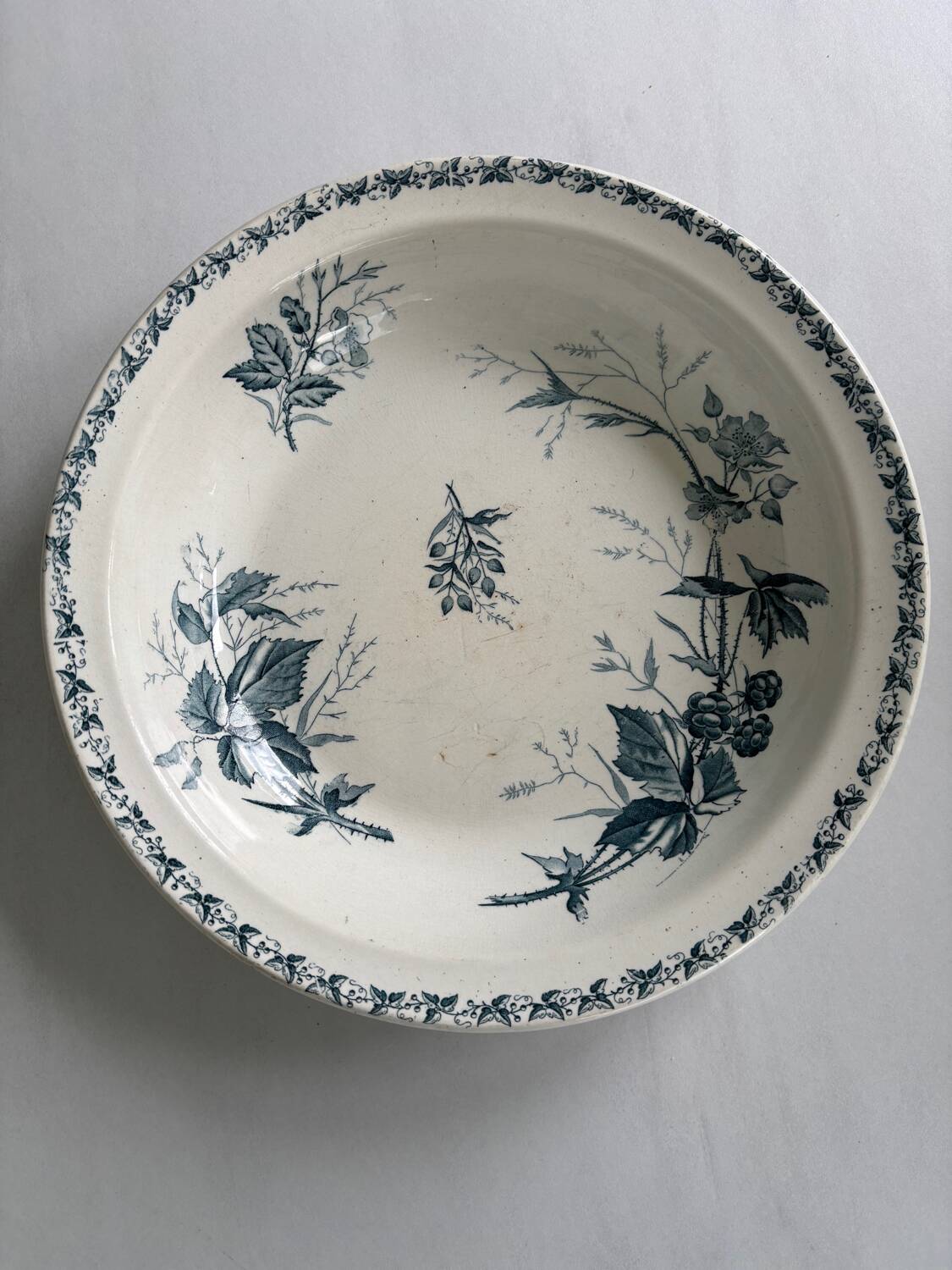 Old Badonviller ironstone salad bowl - Mûre model, early 20th century