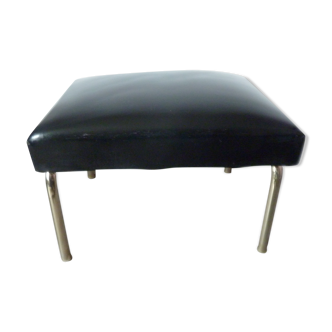 Ottoman foot rest in chrome and black leatherette of the 1950s
