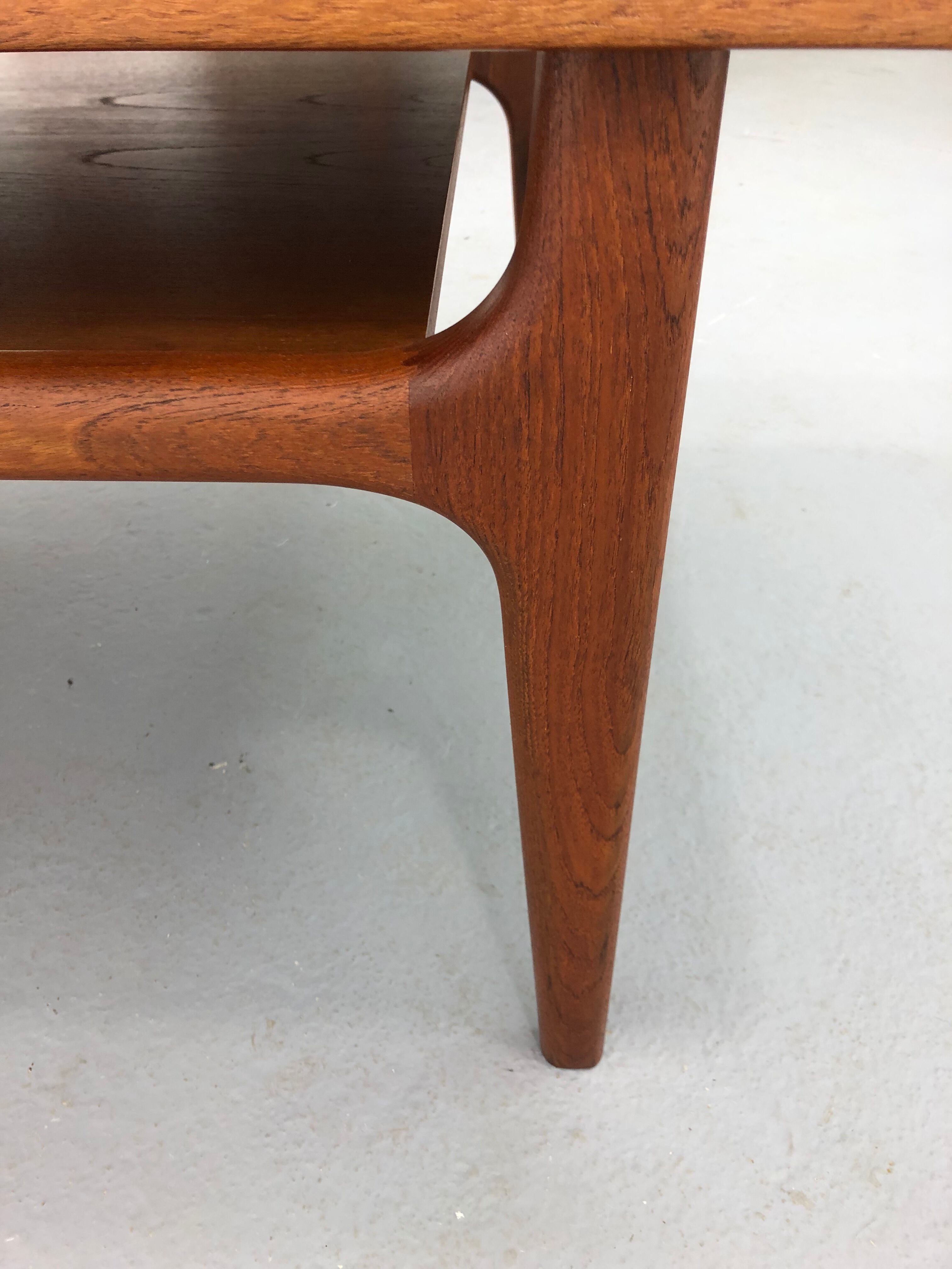 Table basse danoise du milieu du siècle avec rangement de A / S Niels Bach, 1960s