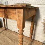 Farmhouse table with turned legs