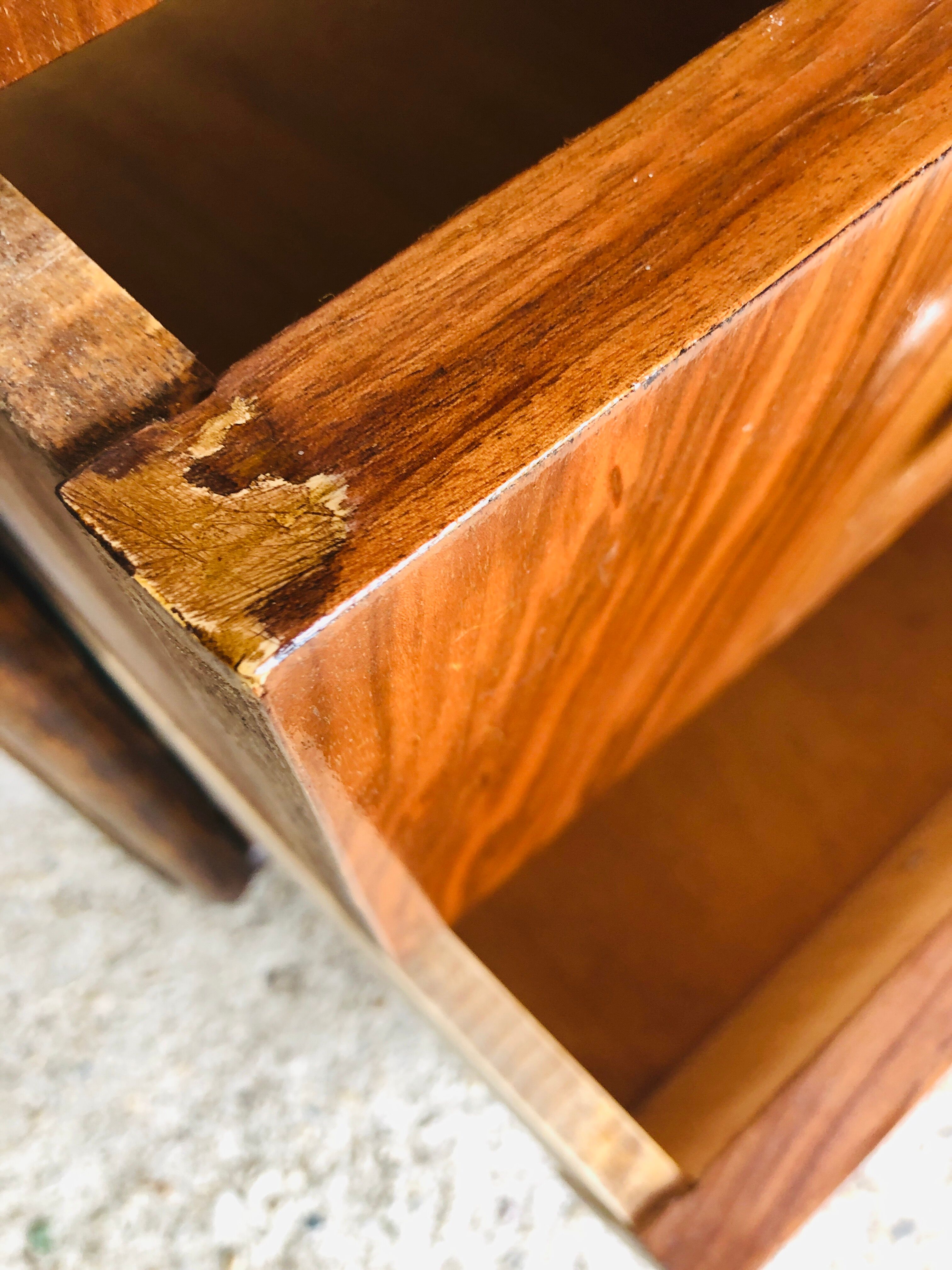 Art Deco chest of drawers in flambé walnut veneer circa 30's/ 40's