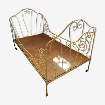 Wrought iron bed