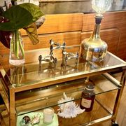Titre  Desserte Hollywood Regency chrome & verre – années 70
