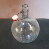 Small bottle in the shape of Lady Jane in blown glass
